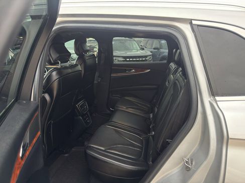 Used 2016 Lincoln MKX Reserve w/ Climate Package FWD image 13