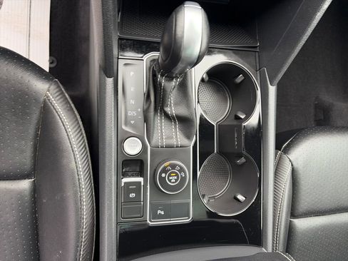 Used 2022 Volkswagen Atlas Cross Sport SEL image 23