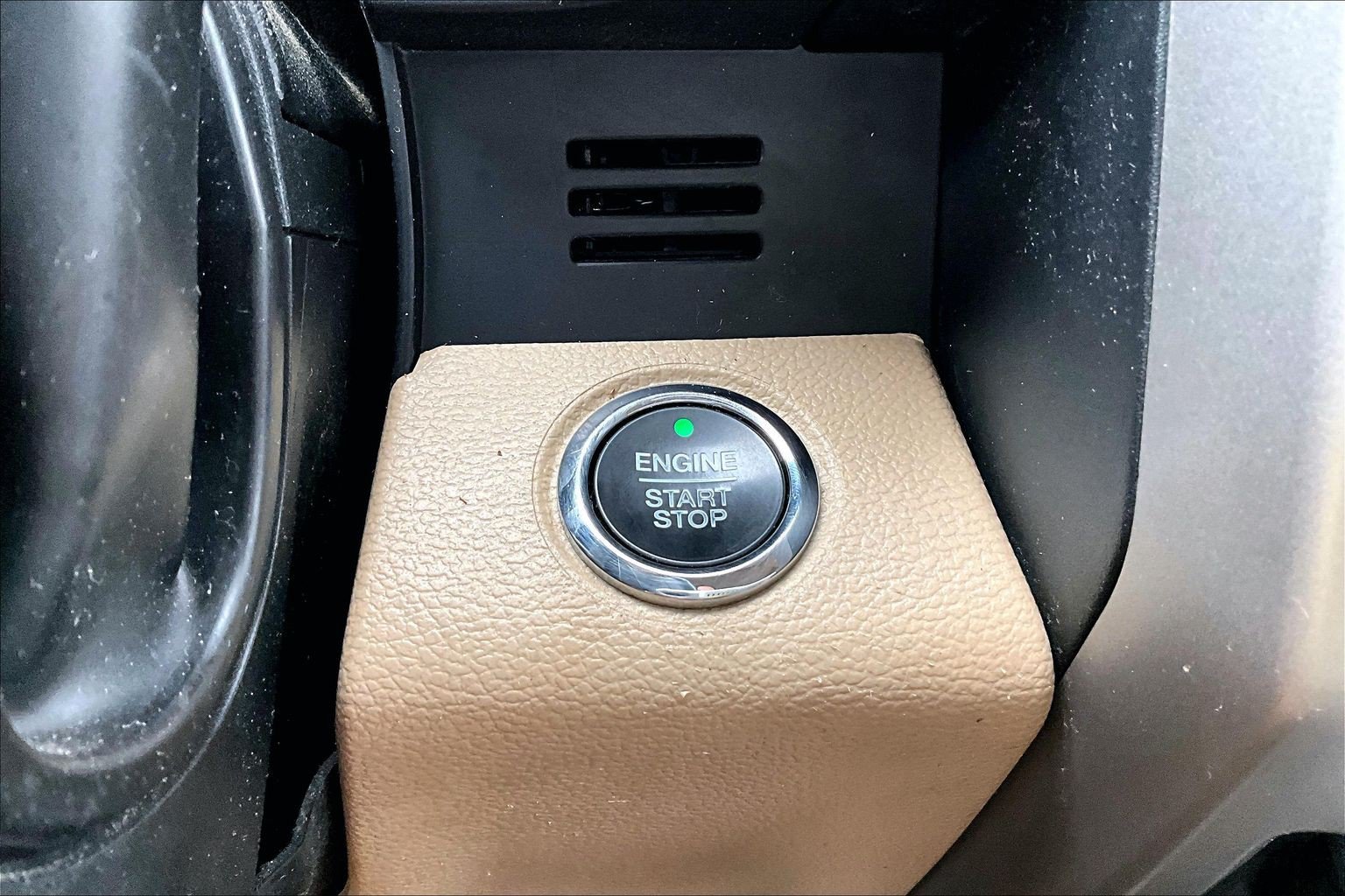 Used 2020 Ford F250 Lariat w/ Lariat Ultimate Package AWD/4WD image 16