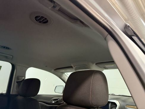 Used 2021 GMC Acadia SLE w/ Trailering Package image 17