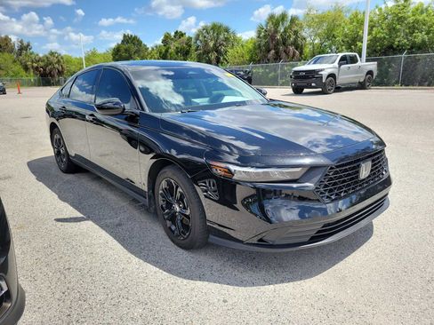 Certified 2025 Honda Accord SE image 1