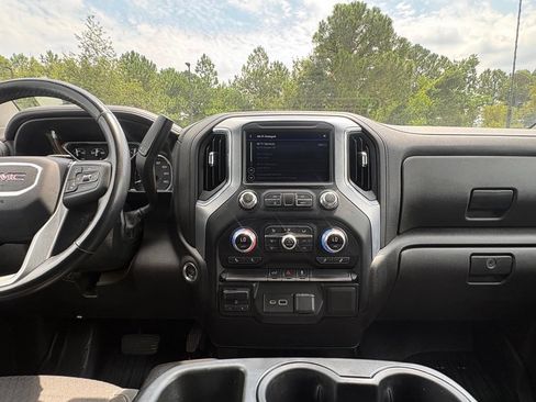Used 2022 GMC Sierra 2500 SLE w/ SLE Value Package; AWD/4WD image 17