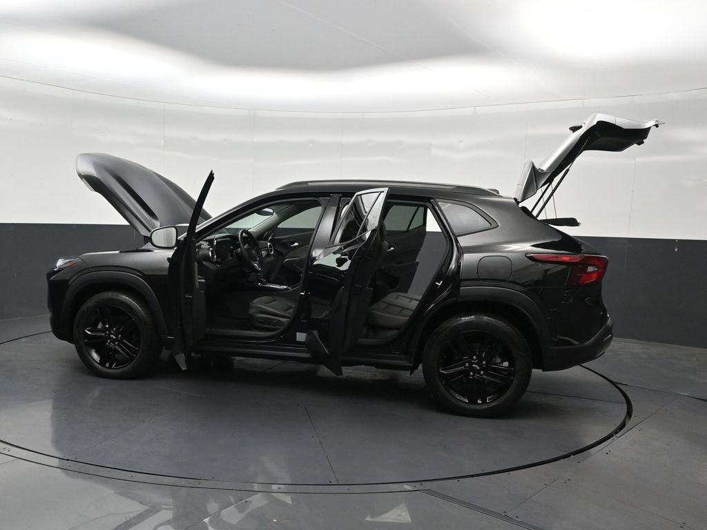 Used 2024 Chevrolet Trax ACTIV w/ Sunroof Package FWD image 40