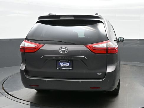 Used 2017 Toyota Sienna Limited Premium image 5