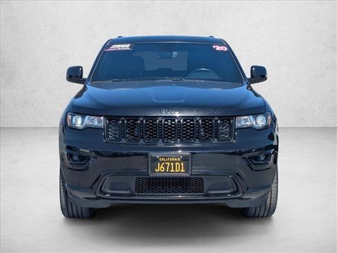 Used 2020 Jeep Grand Cherokee Altitude RWD image 2