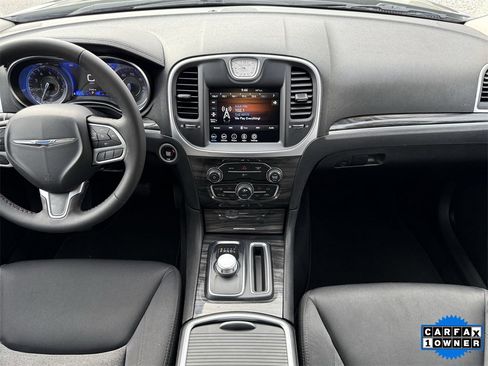 Used 2022 Chrysler 300 Touring image 16