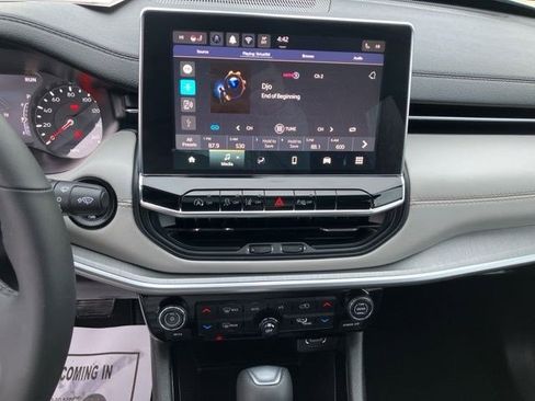 Certified 2025 Jeep Compass Limited image 16