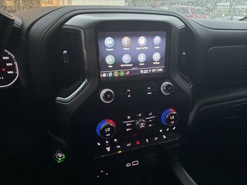 Used 2022 GMC Sierra 2500 SLT w/ SLT Preferred Package image 3