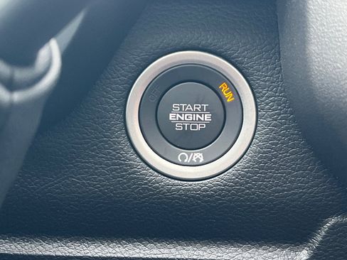 New 2026 RAM 2500 Laramie AWD/4WD image 18