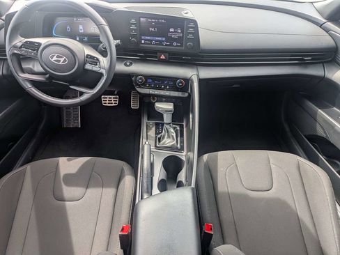 Used 2025 Hyundai Elantra Sport image 14