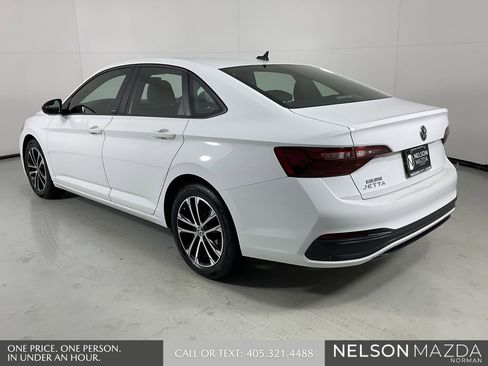 Used 2024 Volkswagen Jetta Sport image 6