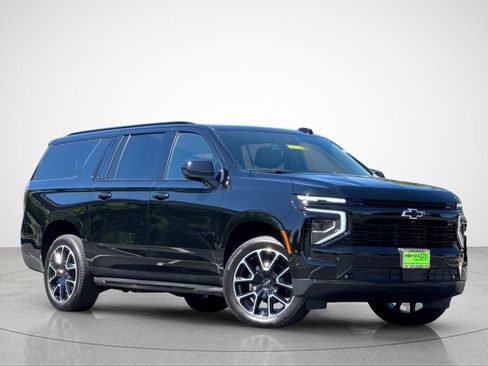 Used 2026 Chevrolet Suburban RST RWD image 2