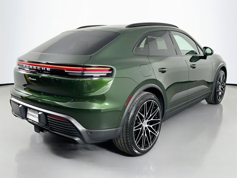 Certified 2025 Porsche Macan Electric image 7