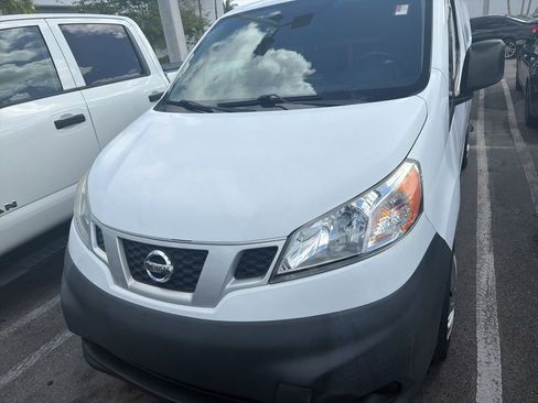Used 2015 Nissan NV200 S image 2