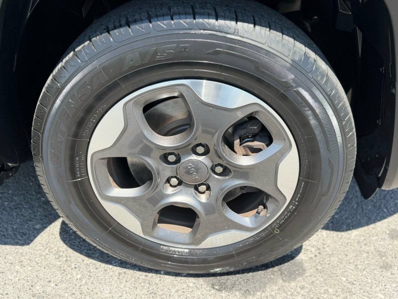 Used 2016 Jeep Renegade Sport w/ Power & Air Group FWD image 9