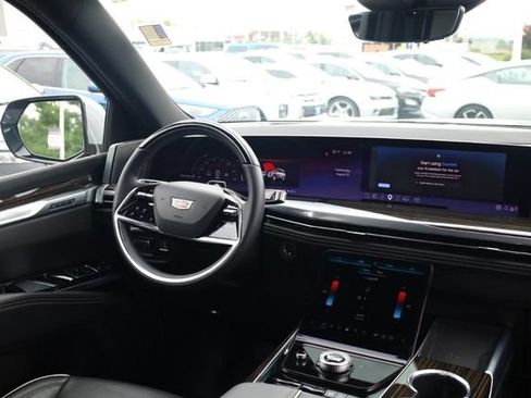 Used 2026 Cadillac Escalade Luxury w/ LPO, Floor Liner Package AWD/4WD image 23