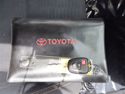 Used 2018 Toyota Tacoma SR5 RWD image 46
