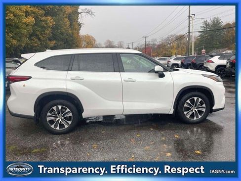 Certified 2022 Toyota Highlander XLE image 39