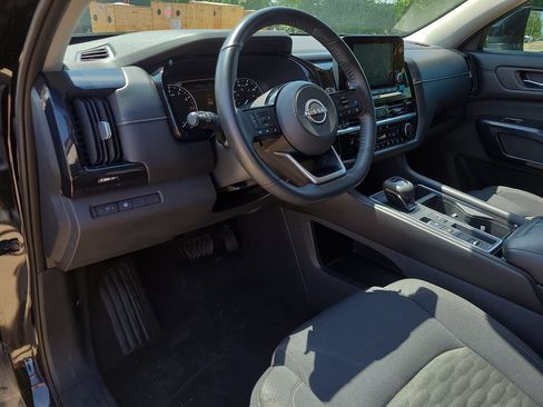 Used 2022 Nissan Pathfinder SV FWD image 17