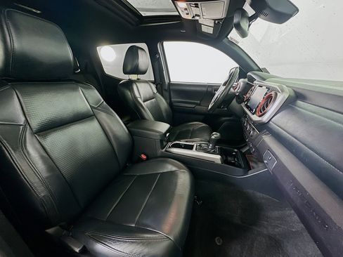 Used 2020 Toyota Tacoma Limited image 32