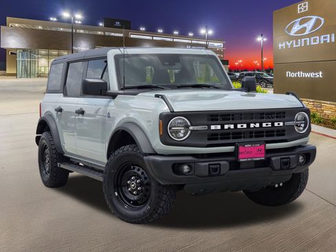 Used 2023 Ford Bronco Black Diamond AWD/4WD image 3