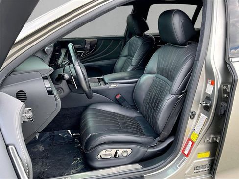 Used 2022 Lexus LS 500 w/ Interior Upgrade Package RWD image 27