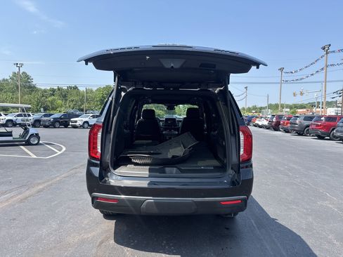Used 2023 GMC Yukon AT4 w/ AT4 Premium Package image 4