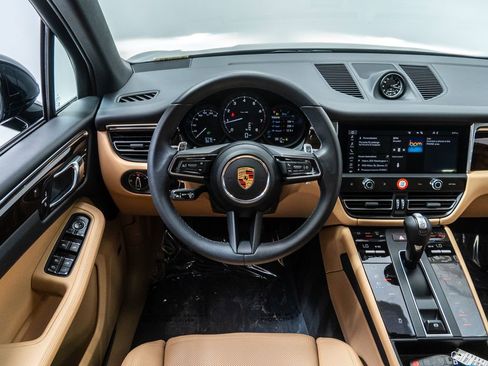 Used 2025 Porsche Macan image 14