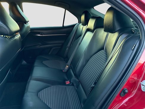 Used 2022 Toyota Camry SE image 23