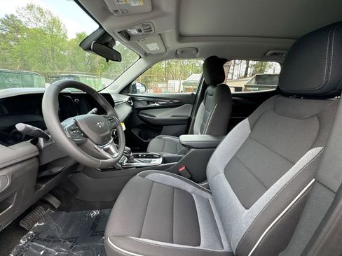 New 2026 Chevrolet TrailBlazer LT w/ Midnight Edition FWD image 13