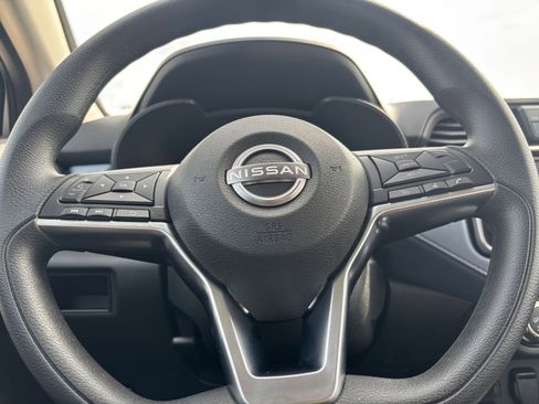 Used 2025 Nissan Versa SV image 25