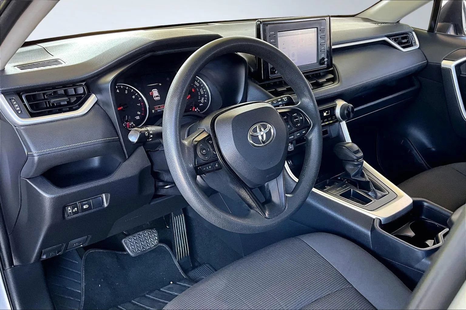 Used 2019 Toyota RAV4 LE FWD image 14