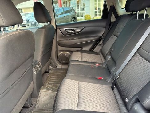 Used 2018 Nissan Rogue S image 11
