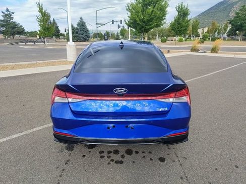 Used 2023 Hyundai Elantra Limited w/ Preferred Accessory Package FWD image 2