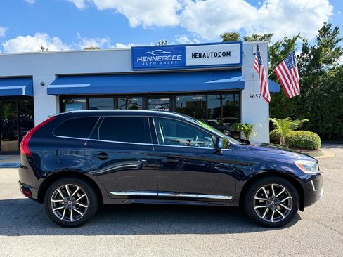 Used 2017 Volvo XC60 T6 Dynamic w/ Preferred Option Package AWD/4WD image 9