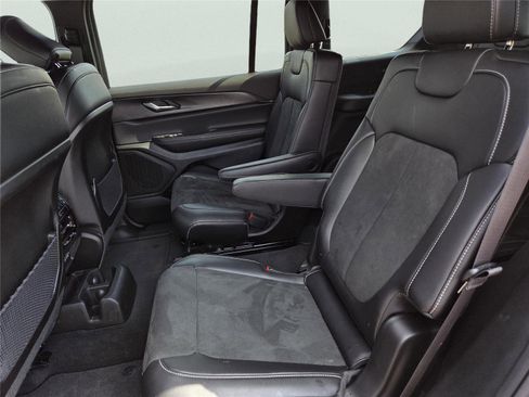 New 2025 Jeep Grand Cherokee L Altitude image 24