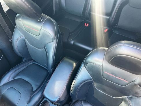 Used 2019 Jeep Cherokee Trailhawk image 22