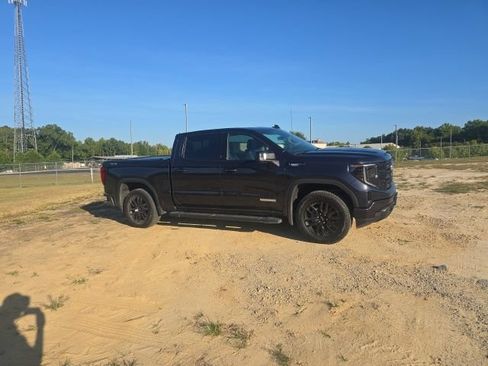 Used 2025 GMC Sierra 1500 Elevation w/ Elevation Premium Package AWD/4WD image 11
