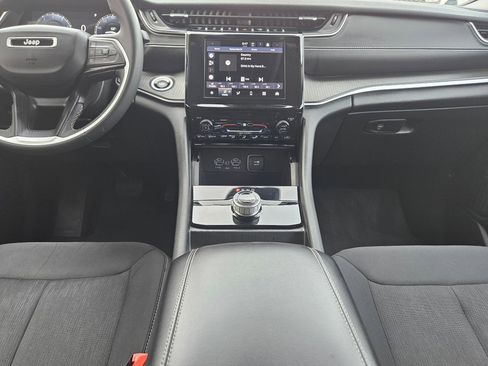 Used 2024 Jeep Grand Cherokee Laredo RWD image 10