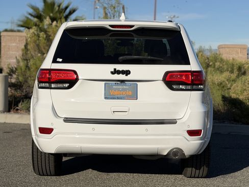 Used 2021 Jeep Grand Cherokee Laredo X image 9