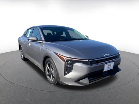 Used 2025 Kia K4 LXS image 3