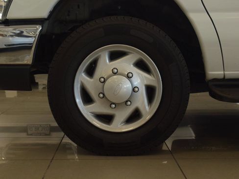 Used 2014 Ford E-350 and Econoline 350 XLT RWD image 21