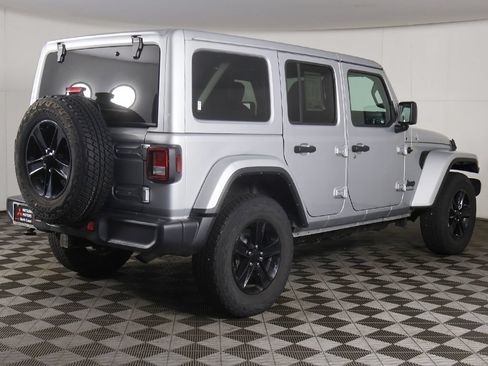 Used 2023 Jeep Wrangler Unlimited Sahara AWD/4WD image 8
