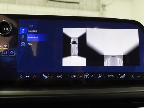 Used 2024 Chevrolet Traverse LT w/ Midnight/Sport Edition image 32