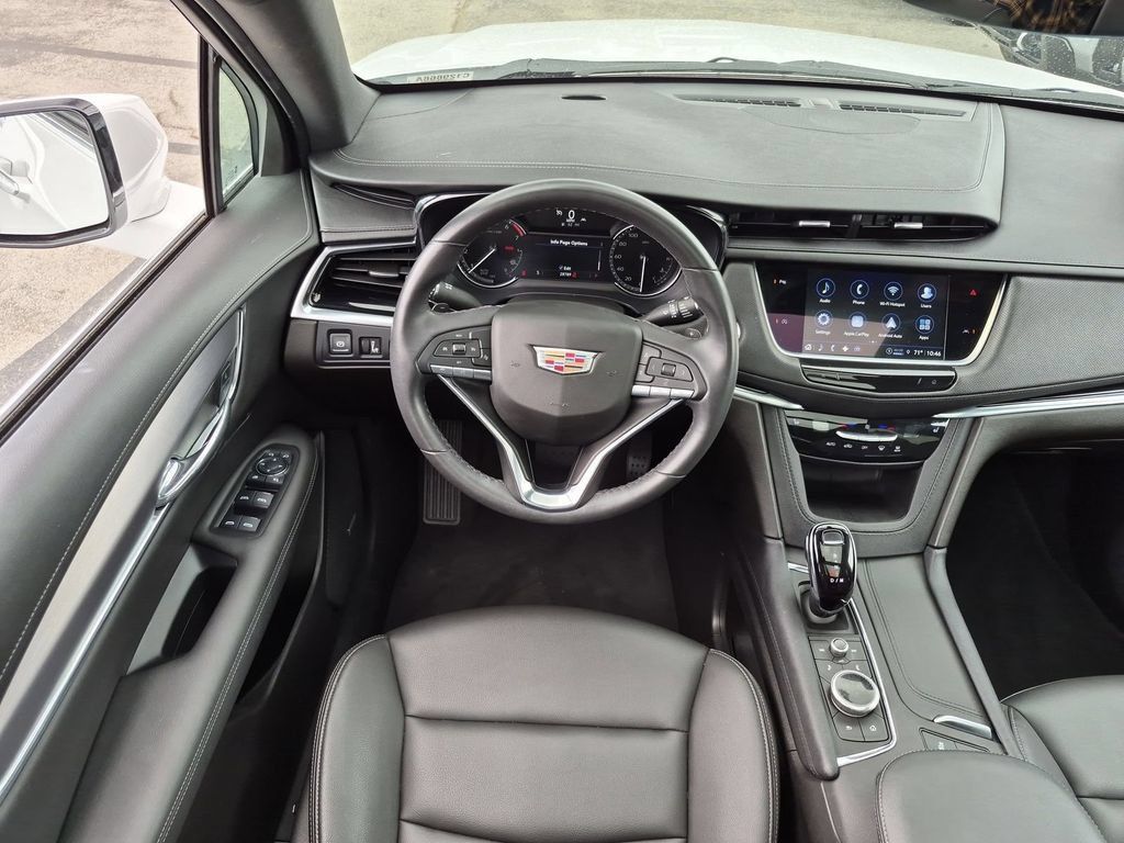 Certified 2023 Cadillac XT6 Luxury FWD image 13