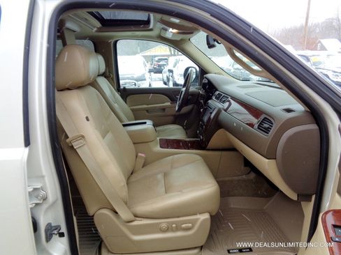 Used 2013 Chevrolet Tahoe LTZ image 29