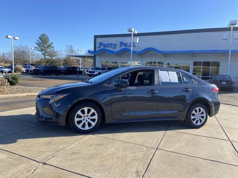 Used 2024 Toyota Corolla LE image 5