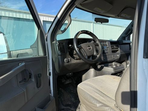 Used 2016 GMC Savana 3500 image 27