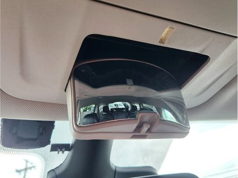 Used 2023 Chrysler Pacifica Touring-L FWD image 58