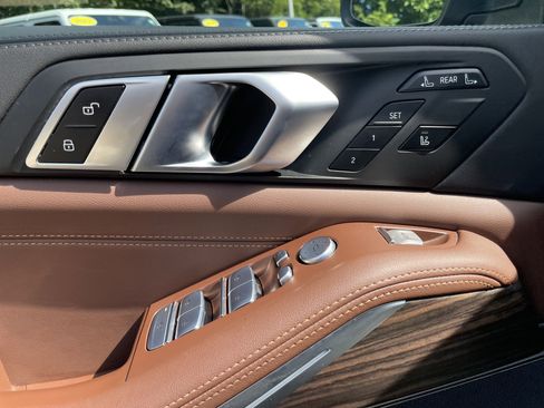 Used 2023 BMW X7 xDrive40i w/ Parking Assistance Package image 54